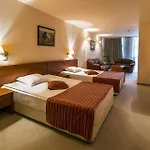 Plaza 3* Warna