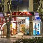 Plaza Warna