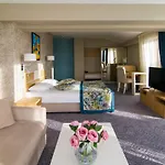Plaza 3* Warna