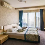 Plaza 3* Warna