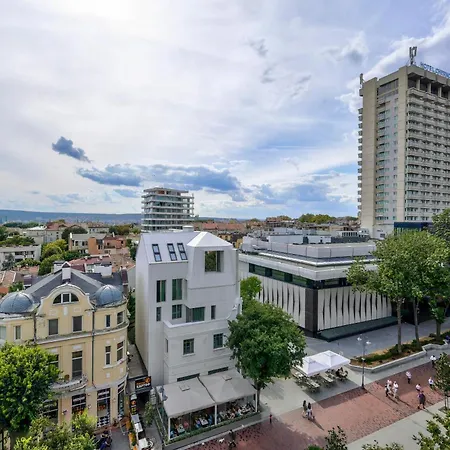 Plaza 3* Варна